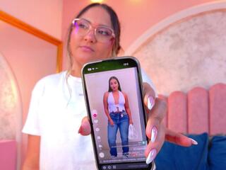 Mia Laurent webcam model stream image