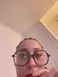 queenlo_xxx webcam stripchat model stream image