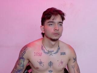 Alice Slave & Max Dominant webcam preview