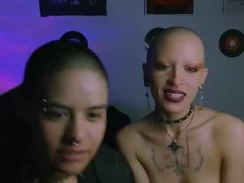 plutonbluemoon_999 webcam model stream image