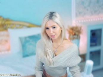 Amoramias webcam model stream image