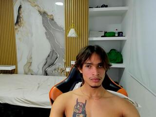 Kenshi Roa webcam model stream image