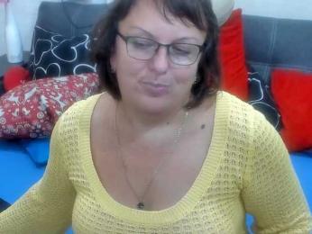 KyliePage1 webcam model stream image