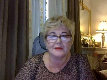 KarinkaSweet webcam model stream image