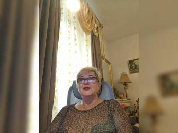 KarinkaSweet webcam model stream image