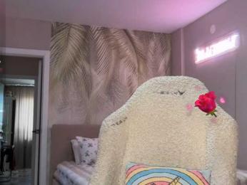oii-kris-iio webcam bongacams model stream image