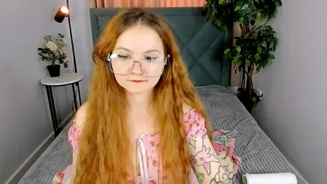 MeiQT webcam stripchat model stream image