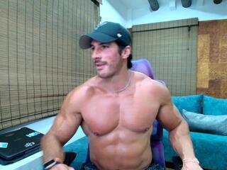 Icarus Secret webcam model stream image