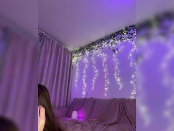 DearAmiira webcam model stream image