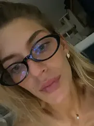 Bellalolahot webcam stripchat model stream image