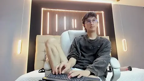 Cum_hunters webcam stripchat model stream image