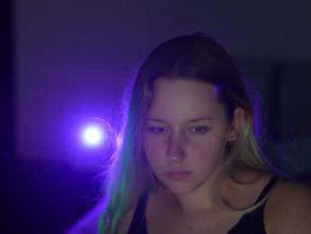 bright_diamonds_054 webcam model stream image