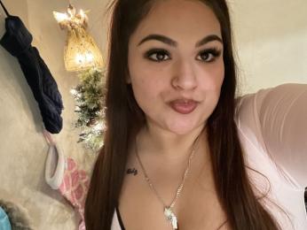 Sweetievee webcam model stream image