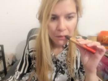 artsyandcraftsy_ webcam model stream image