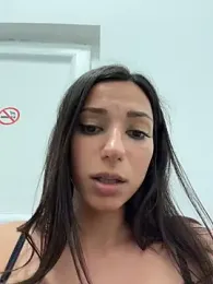 -_MiaQueen_- webcam model stream image